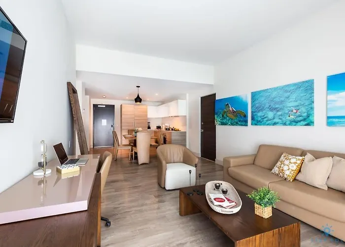 New!Beachfront Condo Resort- Balcony